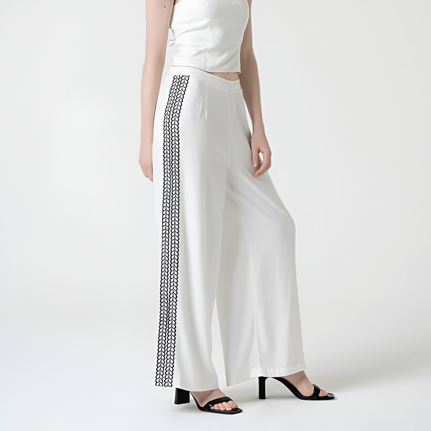 Loose Pants With Side Embroidery